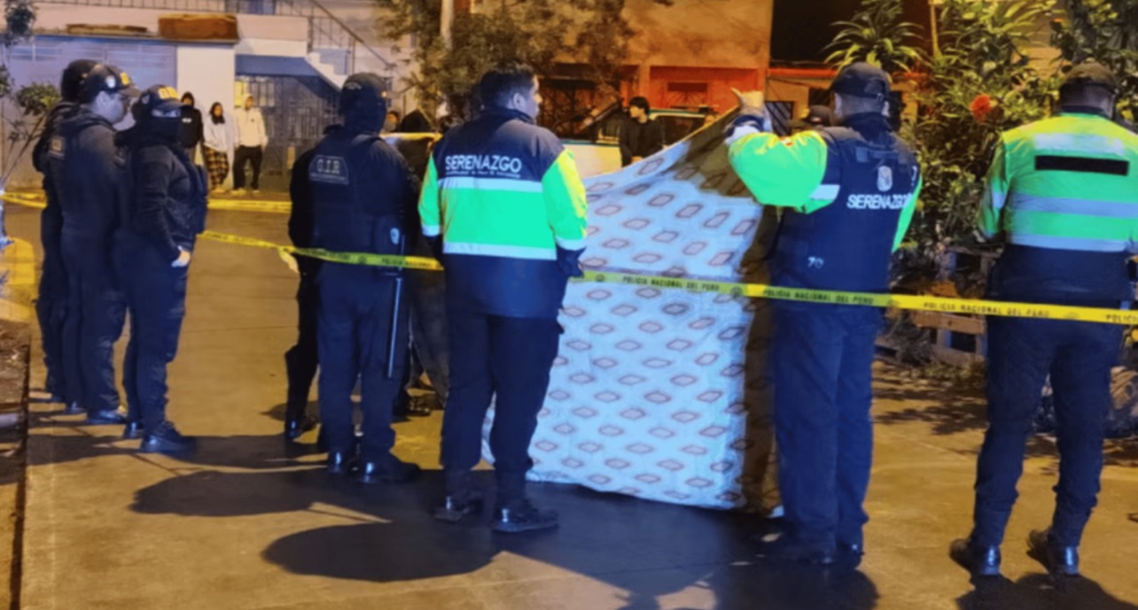 Policía investiga el crimen.