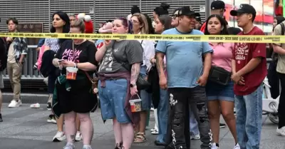 Mujer apu�ala a dos personas en Times Square