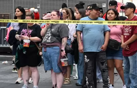 Mujer apu�ala a dos personas en Times Square