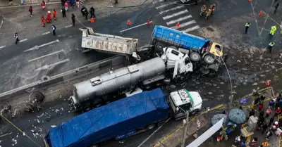 Choque m�ltiple en Puente Piedra deja un fallecido y varios heridos en la Paname