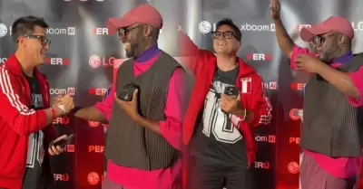 Will.i.am escucha a Los Mirlos