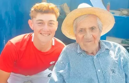 El deportista se despidi� de su abuelo.