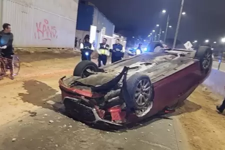 Autom�vil se despista en V�a Expresa Sur y termina con las llantas arriba