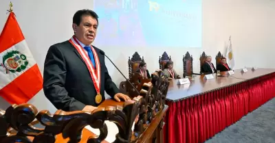 Tom�s G�lvez Villegas brinda su respaldo al fiscal Leonardo Guffanti.