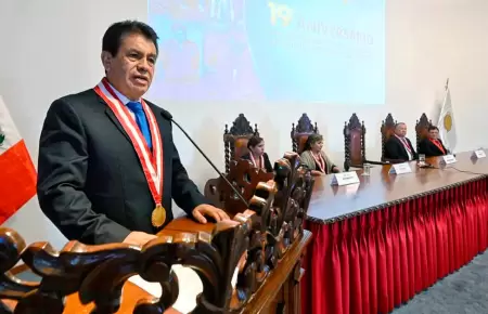 Tom�s G�lvez Villegas brinda su respaldo al fiscal Leonardo Guffanti.