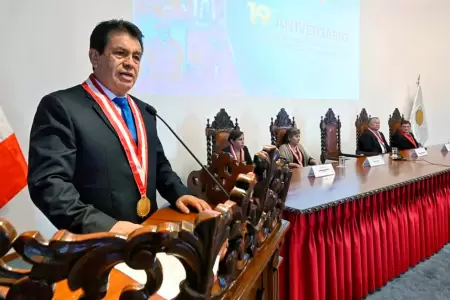 Tom�s G�lvez Villegas brinda su respaldo al fiscal Leonardo Guffanti.