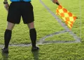 Futbolista argentino fue expulsado de por vida tras agredir a juez de l�nea y dej� a su club fuera del torneo