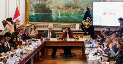 Luis Galarreta expuso el pedido de facultades legislativas en el Congreso.