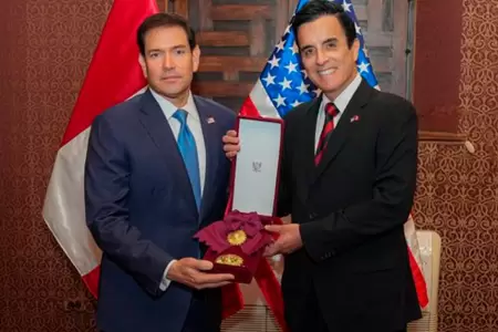 Carlos Esp� otorga la Orden del Sol a Marco Rubio.