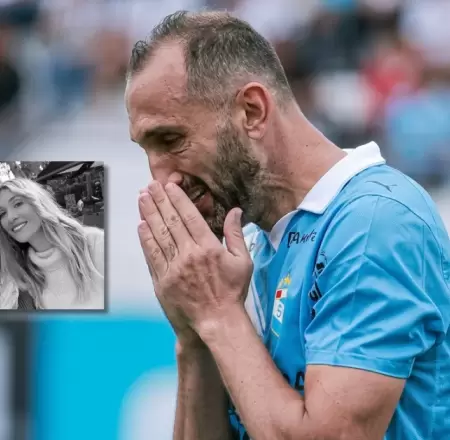 Fallece la madre de Hern�n Barcos: el delantero de Sporting Cristal le dedic� em