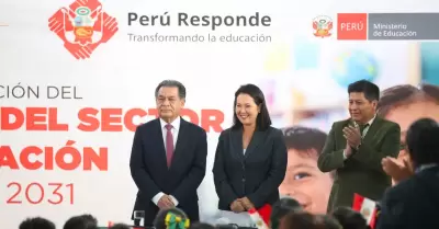 Keiko Fujimori y ministro Jos� Antonio Chang presentan el Plan Nacional de Educa