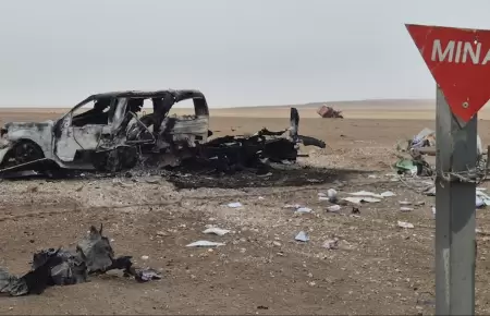 Camioneta qued� destruida tras explosi�n.