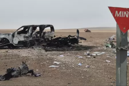 Camioneta qued� destruida tras explosi�n.
