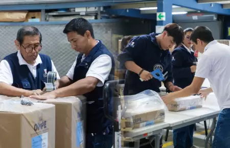 ONPE inicia ensamblaje de material electoral.