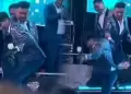�scar Junior sufre fuerte ca�da del escenario y compa�eros de La Bella Luz tienen inesperada reacci�n