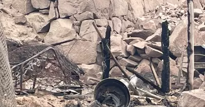 Incendio destruye vivienda en el distrito de Alto de la Alianza.