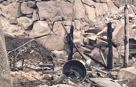 Incendio destruye vivienda en el distrito de Alto de la Alianza.