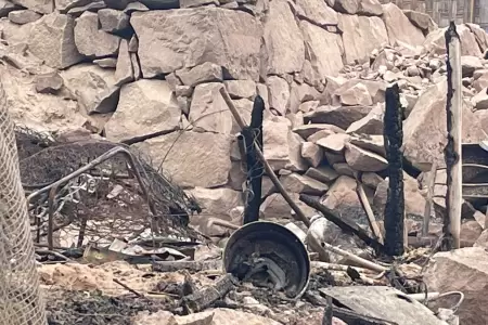 Incendio destruye vivienda en el distrito de Alto de la Alianza.