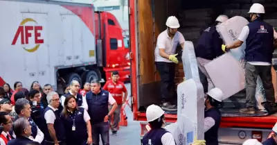 ONPE inici� traslado del material electoral al interior del pa�s.