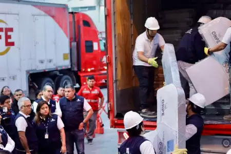 ONPE inici� traslado del material electoral al interior del pa�s.