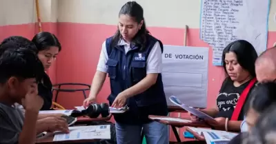 ONPE inicia jornada de capacitaci�n para los miembros de mesa y personeros.