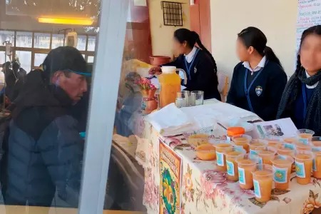 Alumnos y docentes siguen esperando atenci�n m�dica.