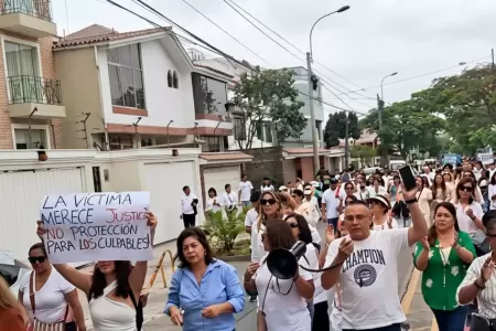 Ciudadanos protestan en exteriores del colegio Liceo Naval Almirante Guise exigi
