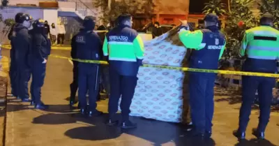 Polic�a investiga el crimen.