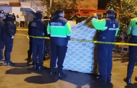 Polic�a investiga el crimen.