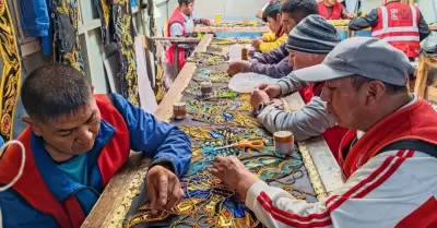 Internos confeccionan trajes para La Candelaria