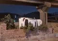 Ventanilla: autom�vil choca contra base de puente y termina volcado en la avenida N�stor Gambetta