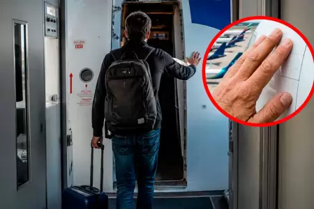 �Por qu� tocan el avi�n antes de viajar?