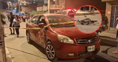 Ni�o muere al estrellar su bicicleta contra un veh�culo