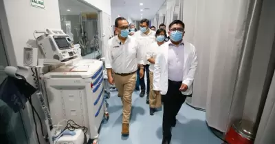 Luis Dyer inspecciona hospitales en Piura