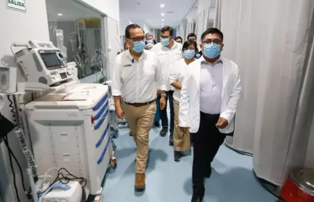 Luis Dyer inspecciona hospitales en Piura