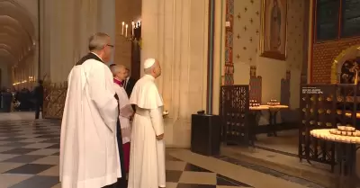 Papa Le�n XIV se detuvo ante el Se�or de los Milagros en Notre-Dame
