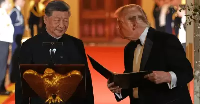 Donald Trump obsequia una estatua de �guila calva a Xi Jinping