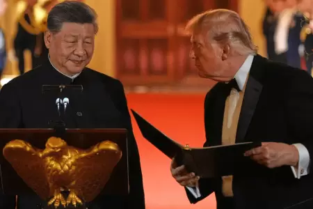 Donald Trump obsequia una estatua de �guila calva a Xi Jinping