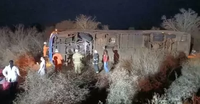 Volcadura de autob�s en Brasil dej� ocho muertos.