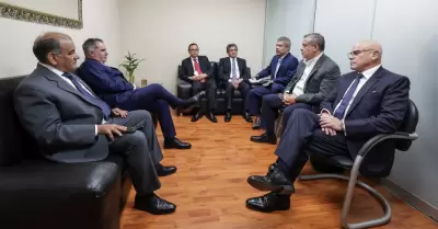 Luis Galarreta se re�ne con bancada Ahora Naci�n