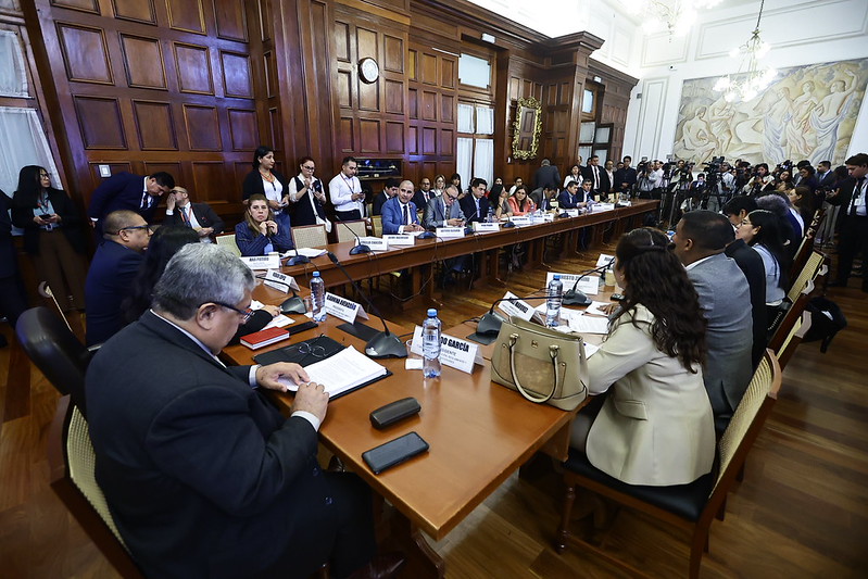 Comisión de Constitución debatió texto sustitutorio de facultades este jueves.