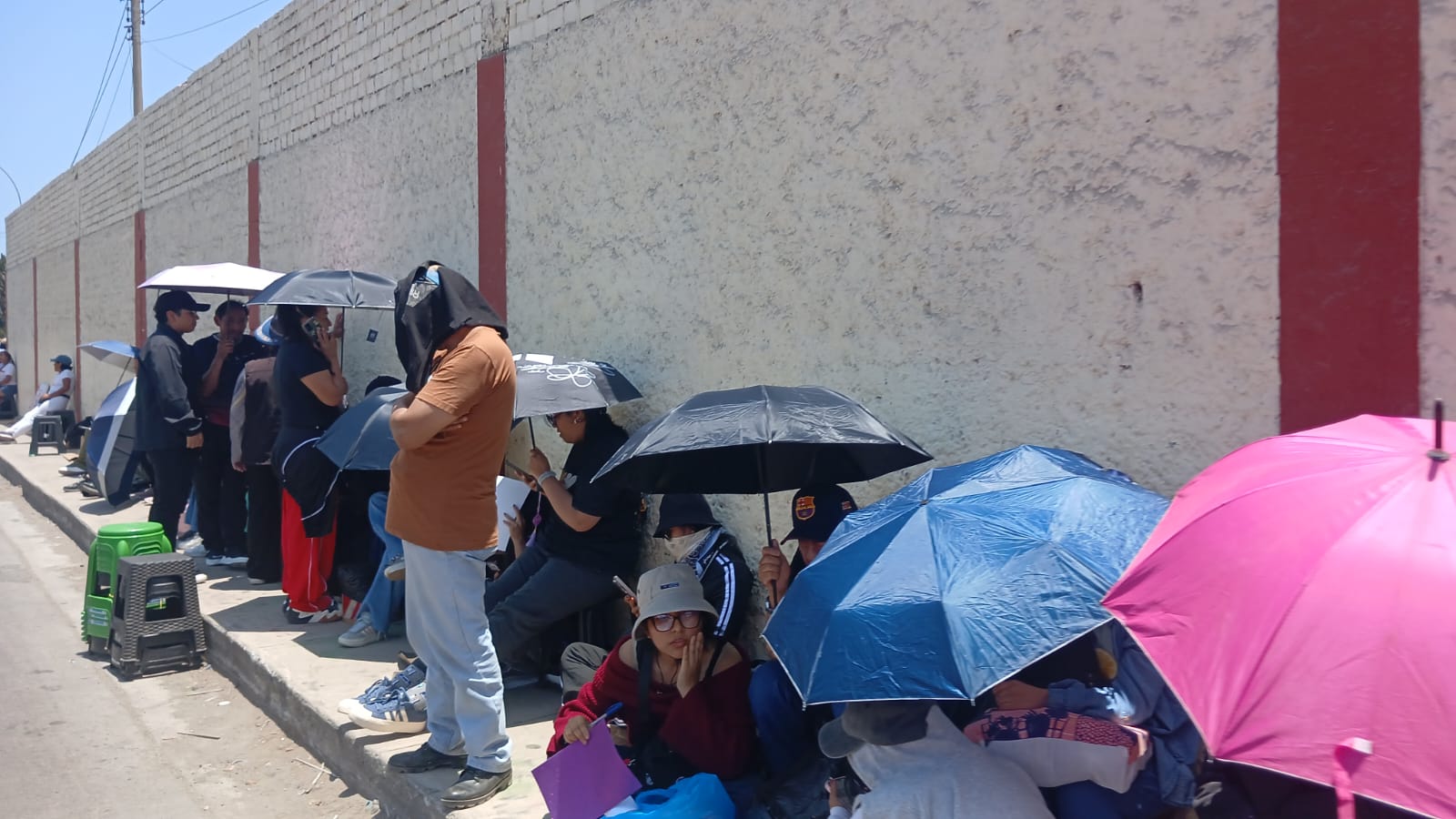 ARMYS haciendo cola afuera de San Marcos