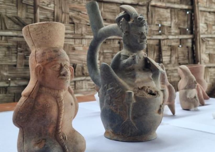 Cerámicas fueron encontradas junto a tumba