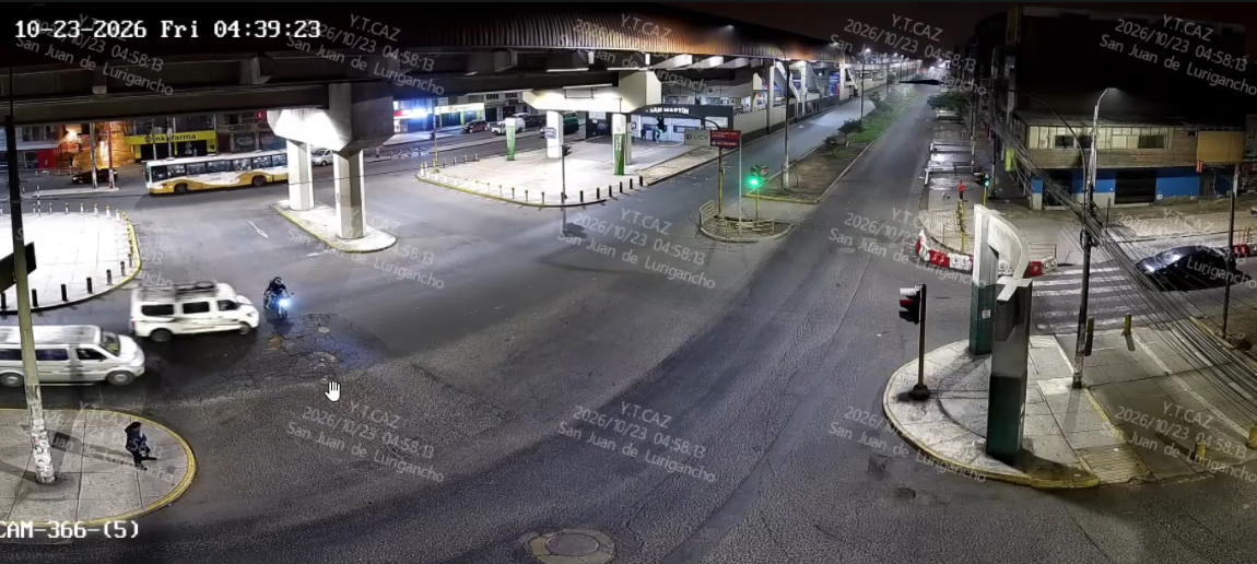 Momento preciso del impacto de la motocicleta y de la miniván a las 4:39 a.m.