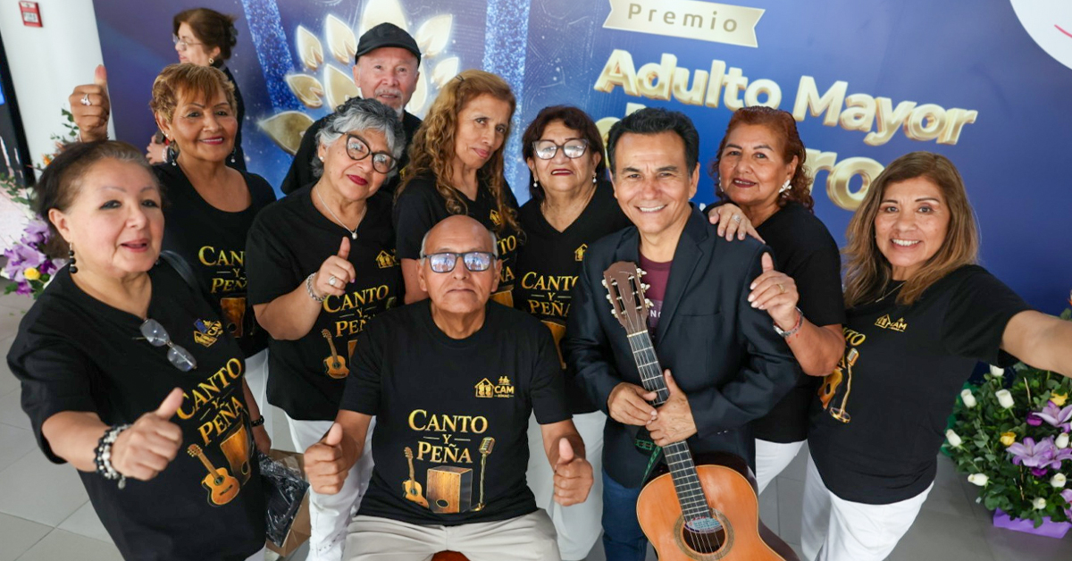 Adultos mayores de EsSalud crean marinera en honor al papa.