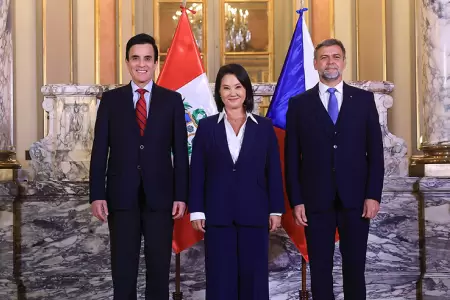 Recibimiento oficial en el Sal�n Dorado