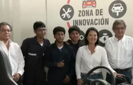 Keiko Fujimori visita gran Unidad Escolar Jos� Granda