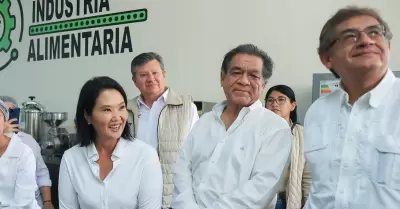 Keiko Fujimori visita gran Unidad Escolar Jos� Granda