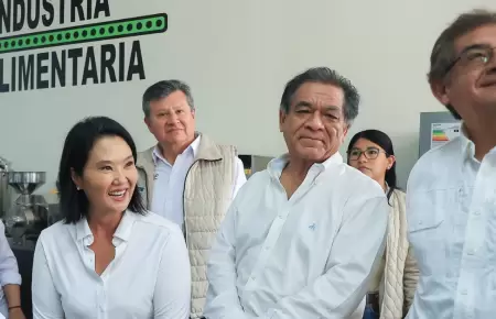 Keiko Fujimori visita gran Unidad Escolar Jos� Granda