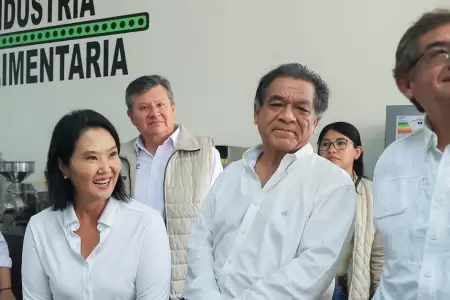 Keiko Fujimori visita gran Unidad Escolar Jos� Granda